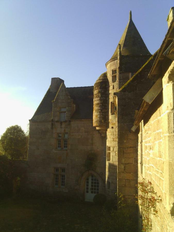 Manoir De Kerguereon Bed & Breakfast Ploubezre Екстериор снимка
