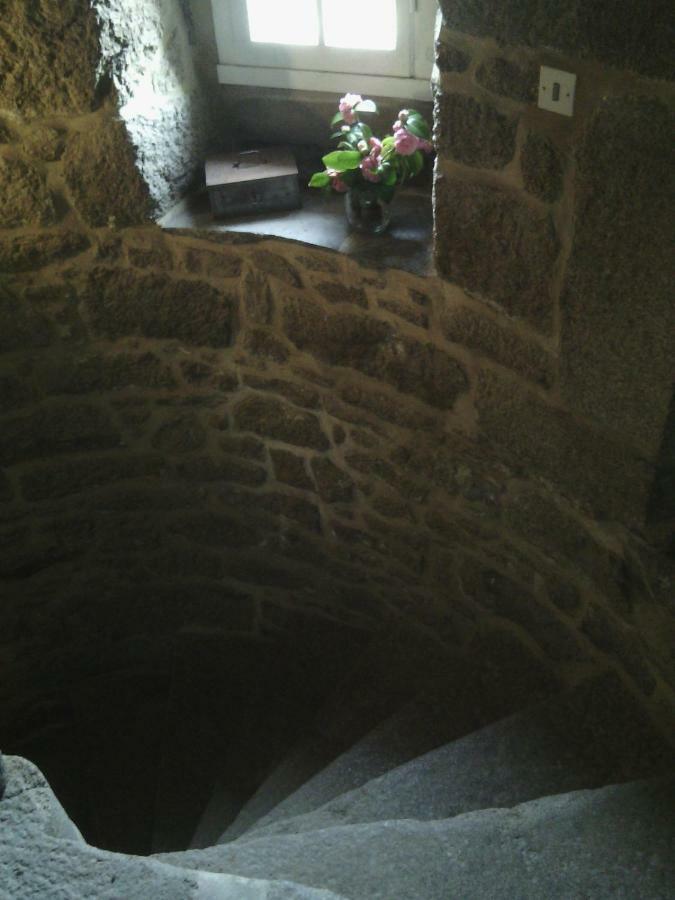 Manoir De Kerguereon Bed & Breakfast Ploubezre Екстериор снимка